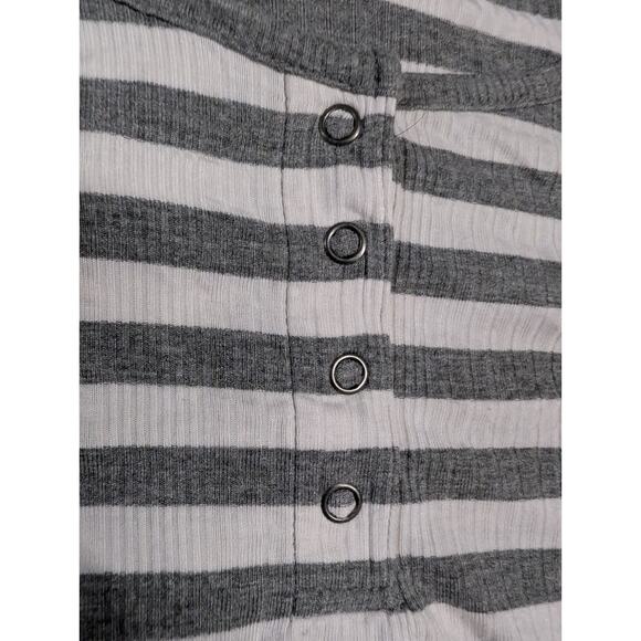 Torrid womens shirt Size 5x 28 Plus Gray White Striped Henley Top Tunic EUC - Picture 4 of 11